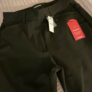 Express Stretch Performance Flare High Rise Dress Pant. Size 6R. NWT